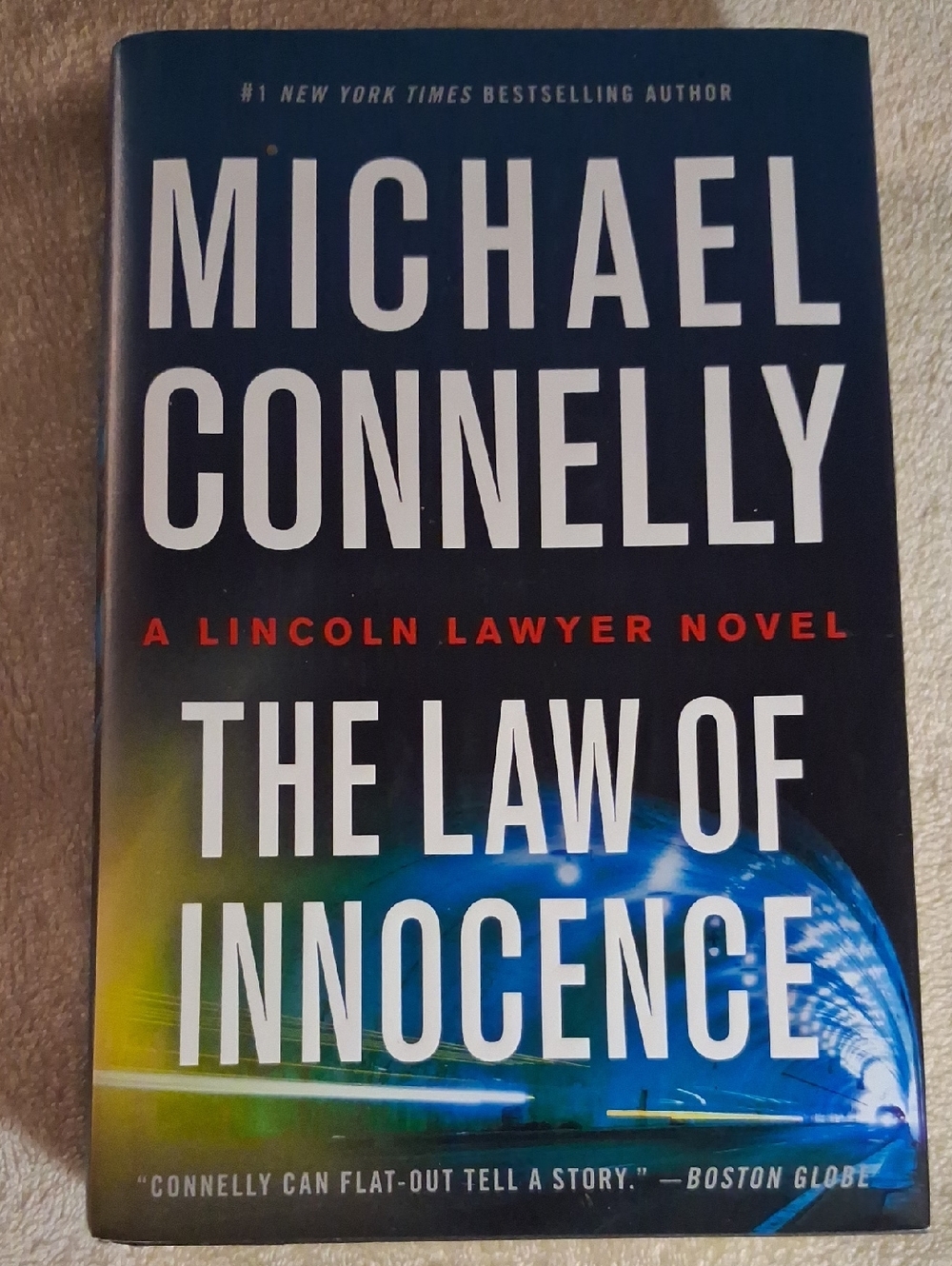 Michael Connelly - The Law of Innocence (Paperback) - Black & Blue Cover